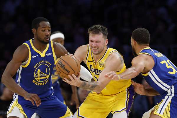为什么NBA各队要对勇士心存忌惮？首秀开门红就是答案