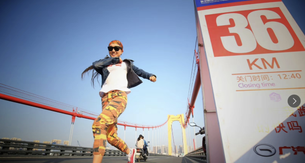 奔跑湃|赛道摄影师陈波娜,用镜头记录下城市写给跑者的情书