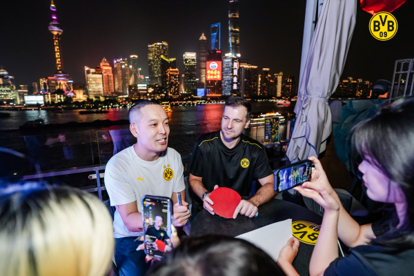 这一次以足球之名造访上海,波尔和樊振东火锅话友情