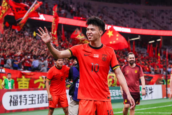 U22国足主帅花式点赞:球员就像11名兵马俑,一直在战斗
