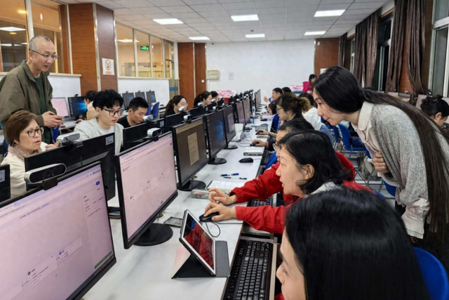 AI时代普通人如何突围？这堂课让宝妈也能玩转AI