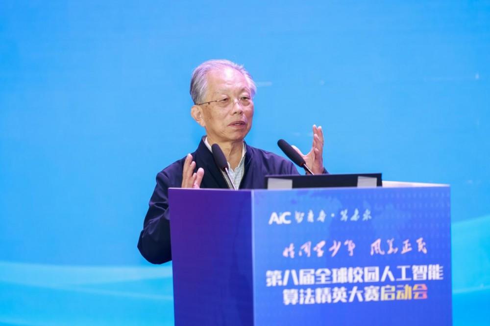 （图：中国工程院院士、紫金山实验室首席科学家刘韵洁）