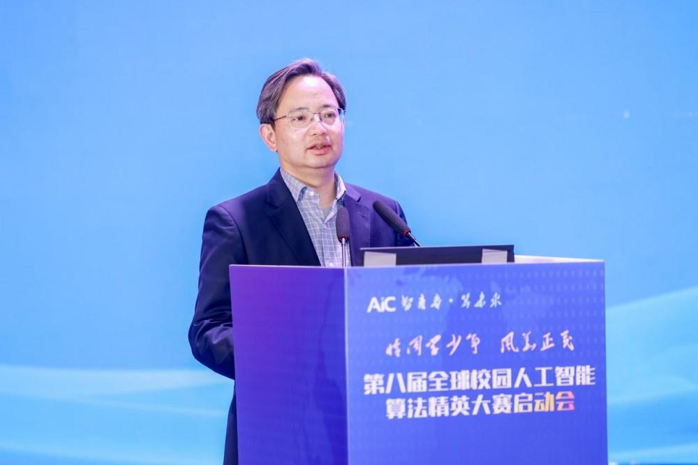 （图：中国科学院院士、南京大学副校长周志华）