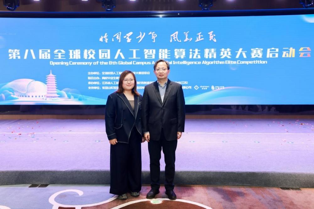 （图：左为安世腾 COO 李心仪，右为中国科学院院士、南京大学副校长周志华）