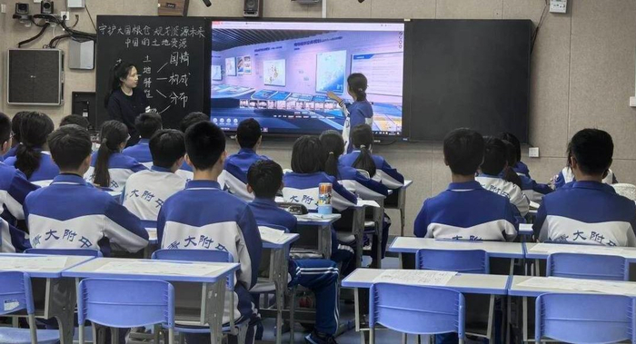 算法之外，师者犹存：当AI重塑课堂，谁来守住“育人”的温度？